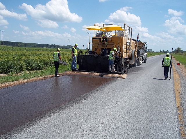 Cape Seal - это обработка поверхности дорожного полотна, предназначенная для продления срока службы дорожных покрытий в хорошем состоянии